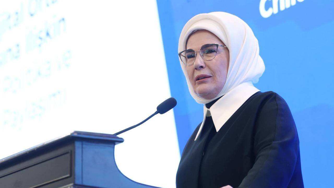 Emine Erdoğan'dan İzmit Körfezi Dip Çamuru Temizliği Projesine Övgü