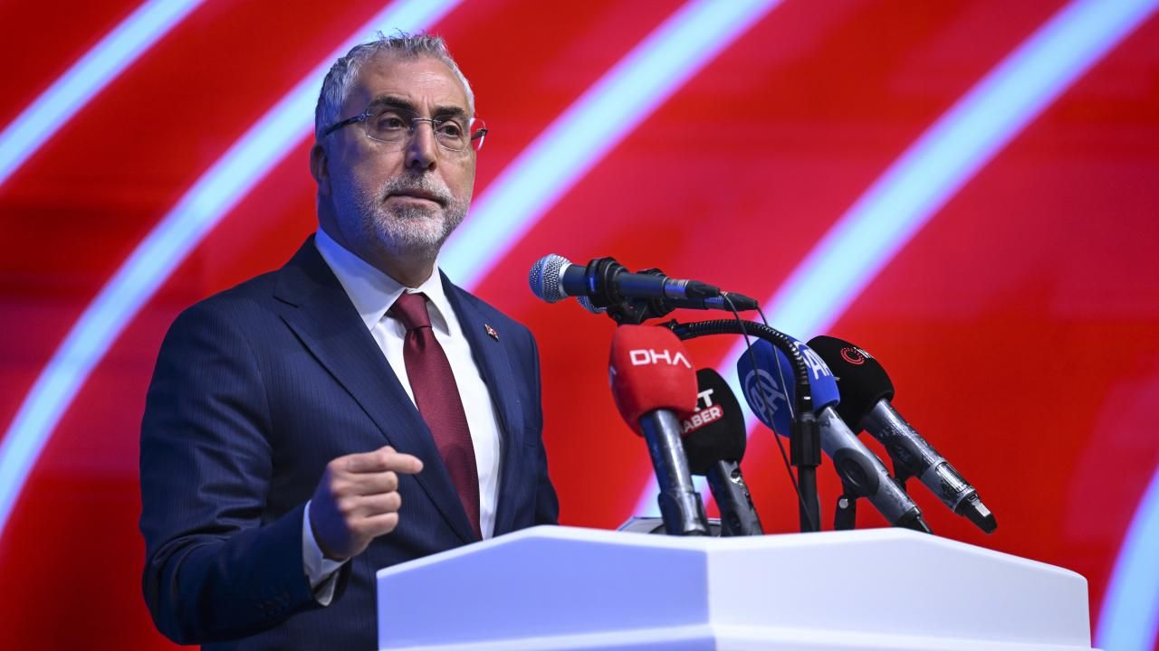Bakan Işıkhan'dan Dijital Bağımlılık Uyarısı: Toplumsal Gelecek İçin Ciddi Tehdit